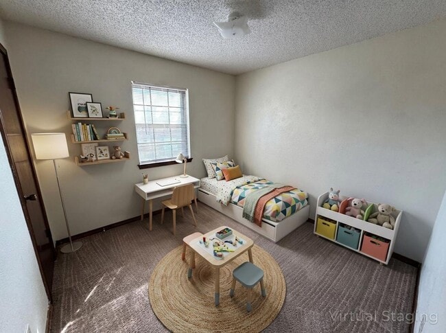 Building Photo - 207 E Hogan Dr