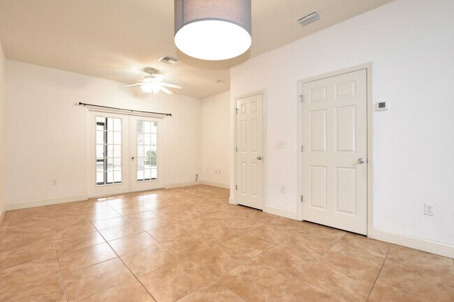 Building Photo - 2951 SW 35th Pl