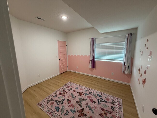 Building Photo - REMODELED 5 Bedroom | 3 Bathroom | 3 Car Garage HOME -- 3,554 sqft | BASEMENT! | NIXA SCHOOLS | F...