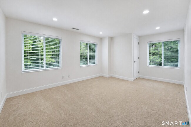 Building Photo - 47 Middle River Rd