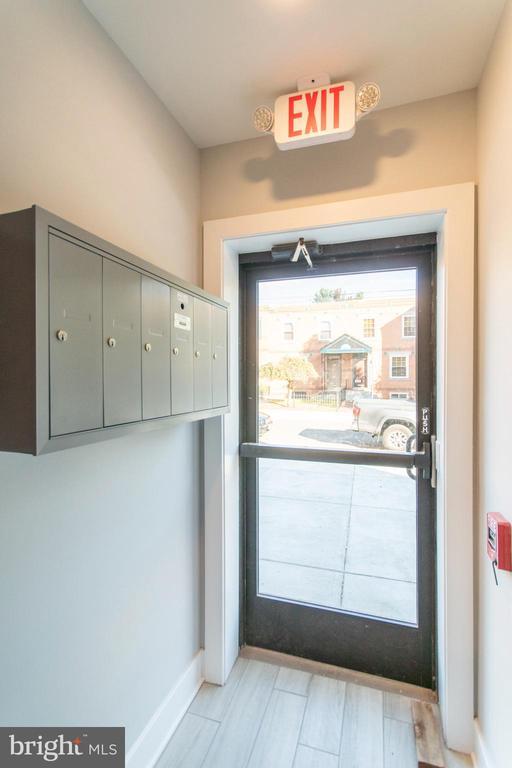 Building Photo - 812 N Uber St