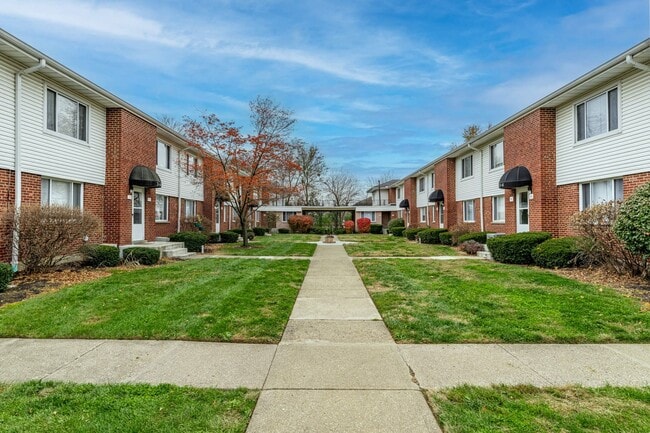 Building Photo - ???Move in Special: No Rent until January!!??? - 2BR/1BA Townhome with Attached Garage and W/D Ho...