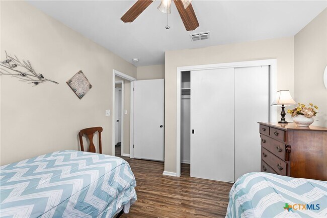 Building Photo - 2052 Gruene Rd