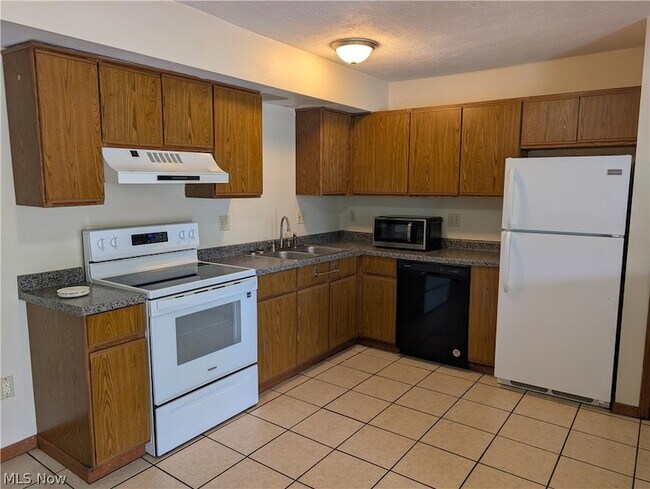 Building Photo - 1517 Whitehall Blvd