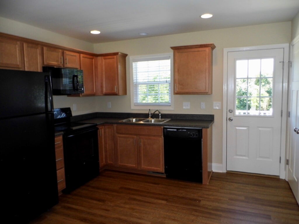 Kitchen offers easy access to the back balcony - 2312-A Belle Ave NE