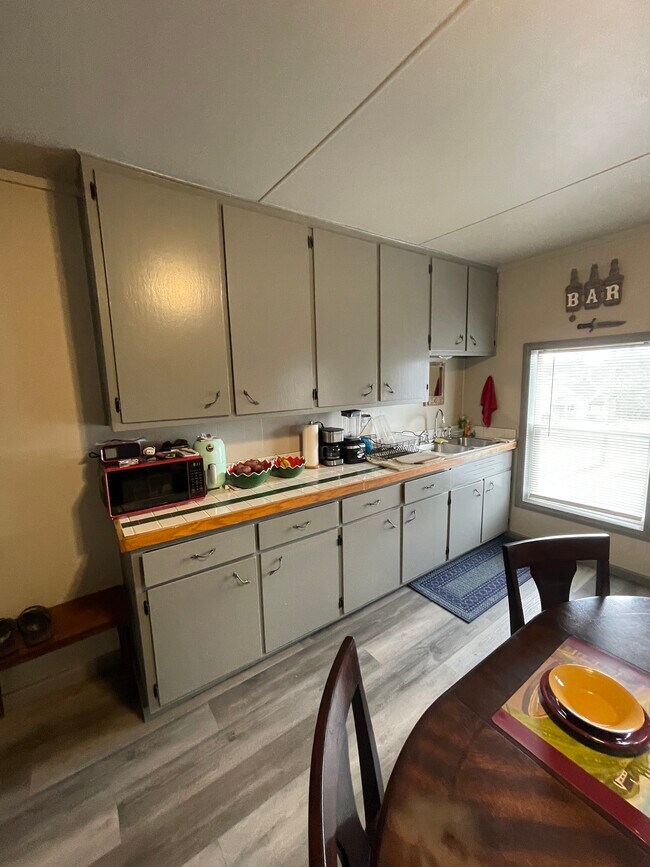 Building Photo - 324 Wilson St