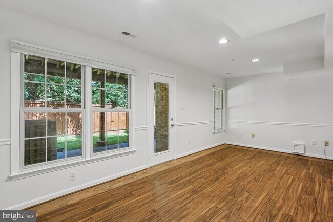 Building Photo - 417 Winding Rose Dr