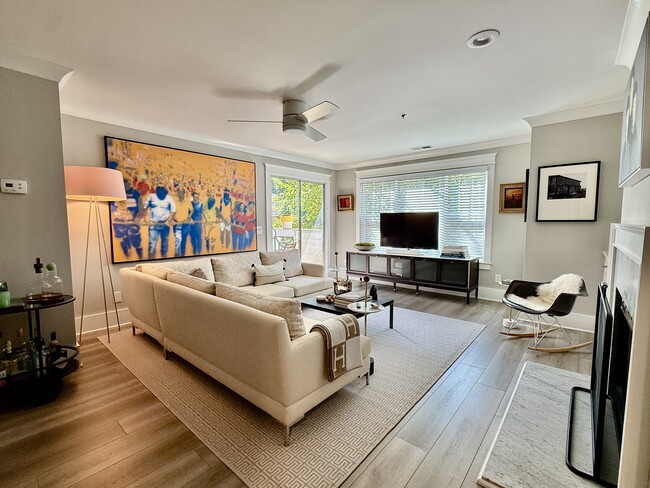 Building Photo - 2424 Selwyn Ave