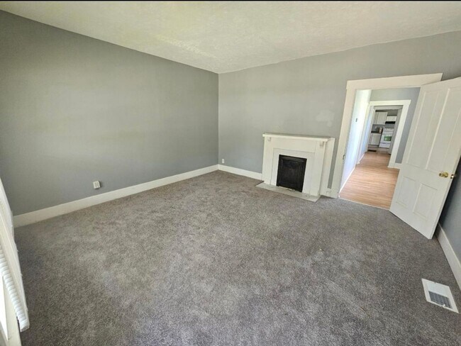 Building Photo - Updated 3BR house in West Louisville-Section 8 Accepted! **$400 off your first months rent**