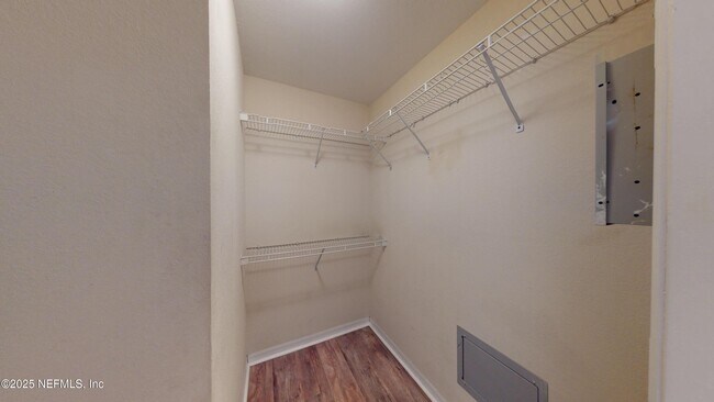 Building Photo - 7800 Point Meadows Dr