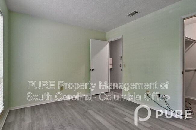 Building Photo - 207 Weddell St
