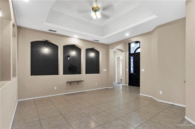 Building Photo - 28 Hackberry Ave