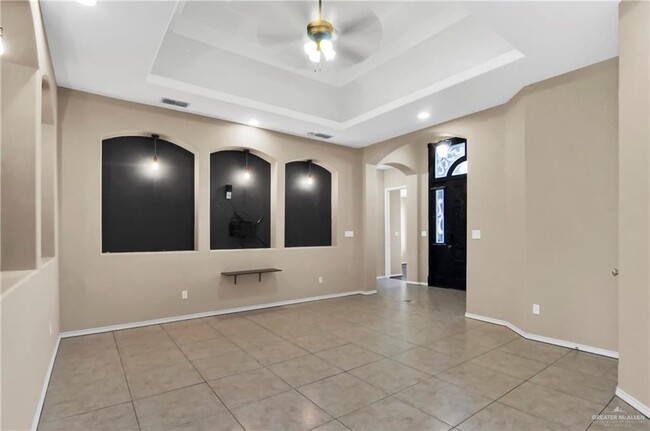 Building Photo - 516 Hackberry Ave