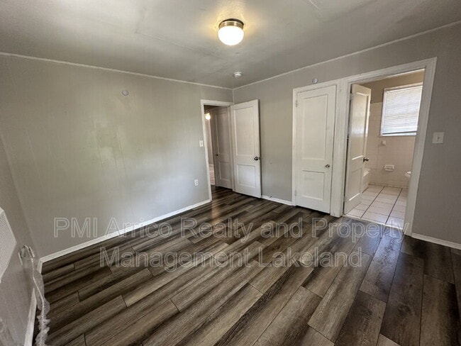 Building Photo - 722 W Central Ave