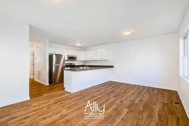 Building Photo - 409 S Magnolia Ave