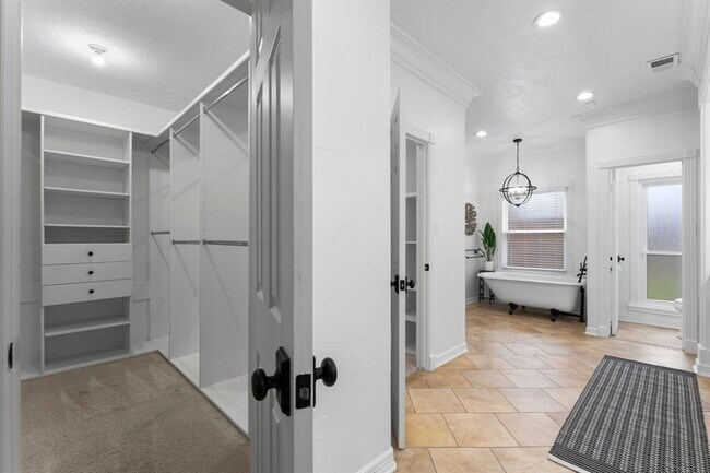 Building Photo - 8911 Tranquil Park Dr