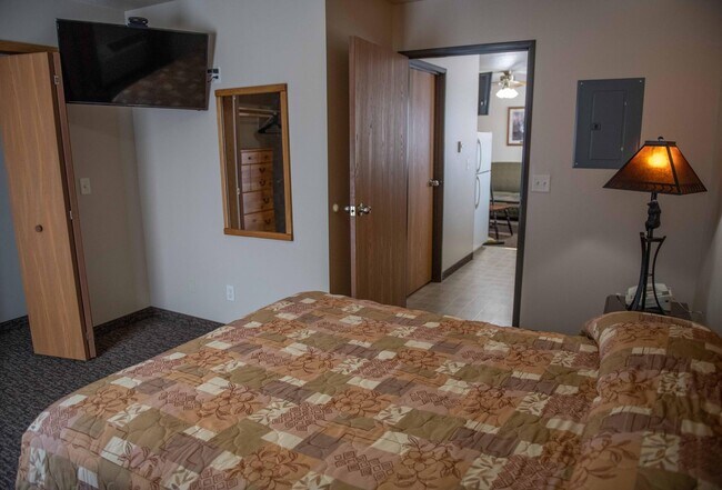 Building Photo - 809 E Cedar St