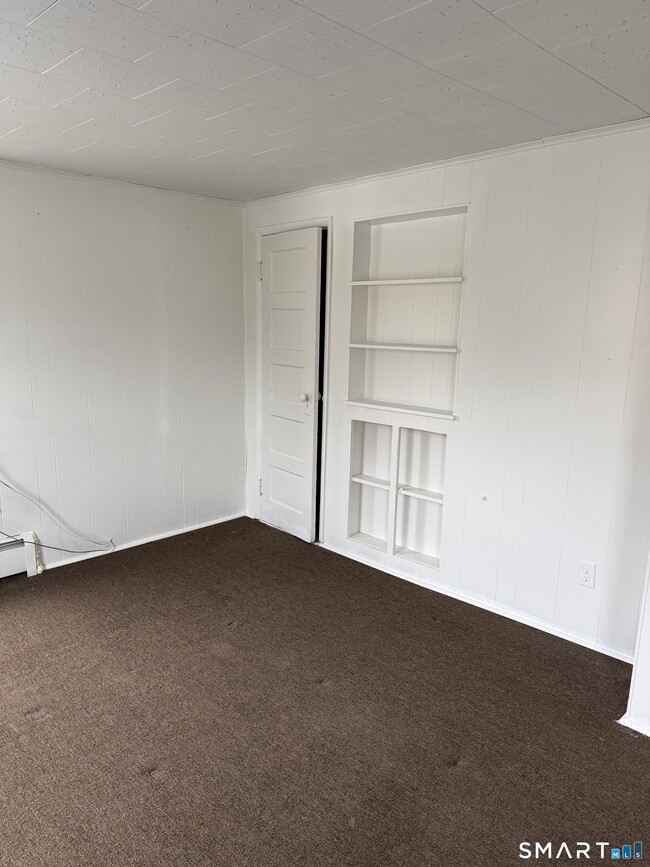 Building Photo - 33 Pilgrim Ave