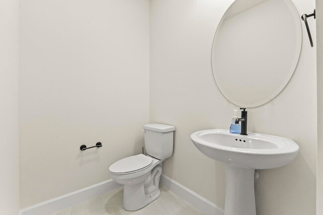 Building Photo - 15030 Wildwood Cir