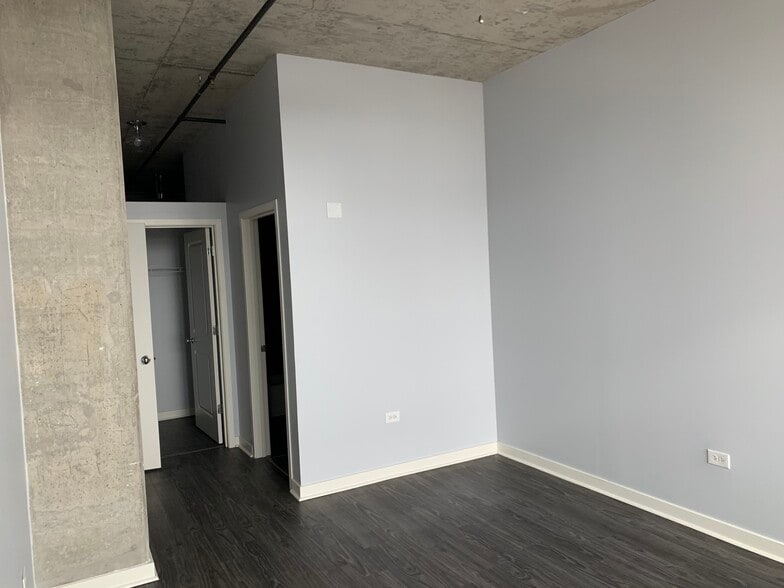 Primary Bedroom - 50 E 16th St