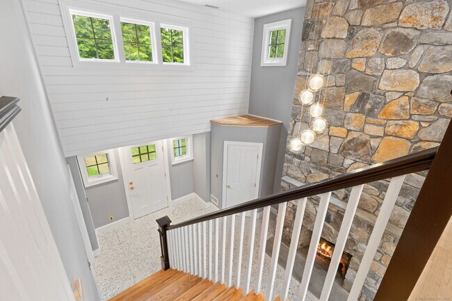 Building Photo - 219 Skyview Ln