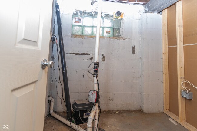 Building Photo - 3457 N Sherman Dr