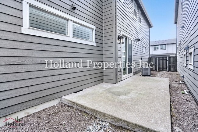 Building Photo - 8162 SE Reddington St