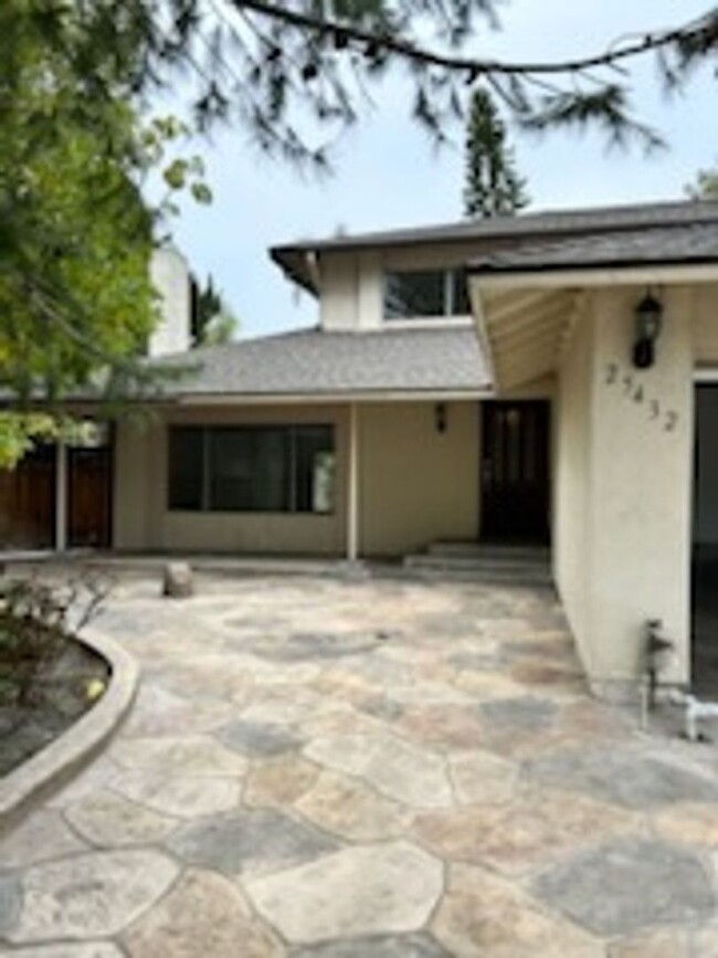 Building Photo - Spacious 5 Bedroom in Mission Viejo!