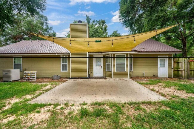 Building Photo - 202 Brittany Ln