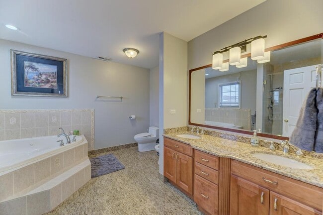 Building Photo - 4544 N Oriole Ave