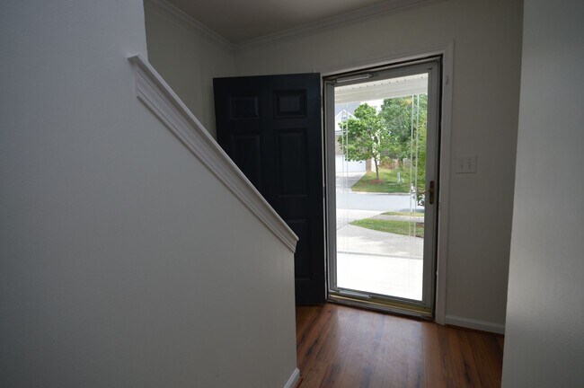 Building Photo - 404 Hanson Rd