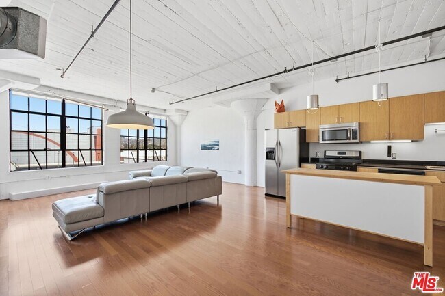 Building Photo - 200 N San Fernando Rd
