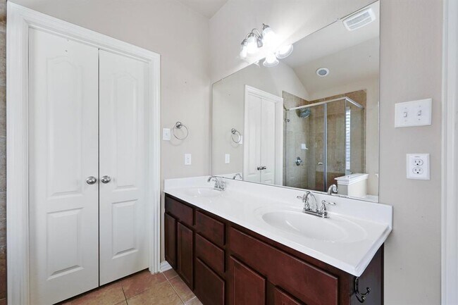 Building Photo - 237 Strawberry Blonde Dr