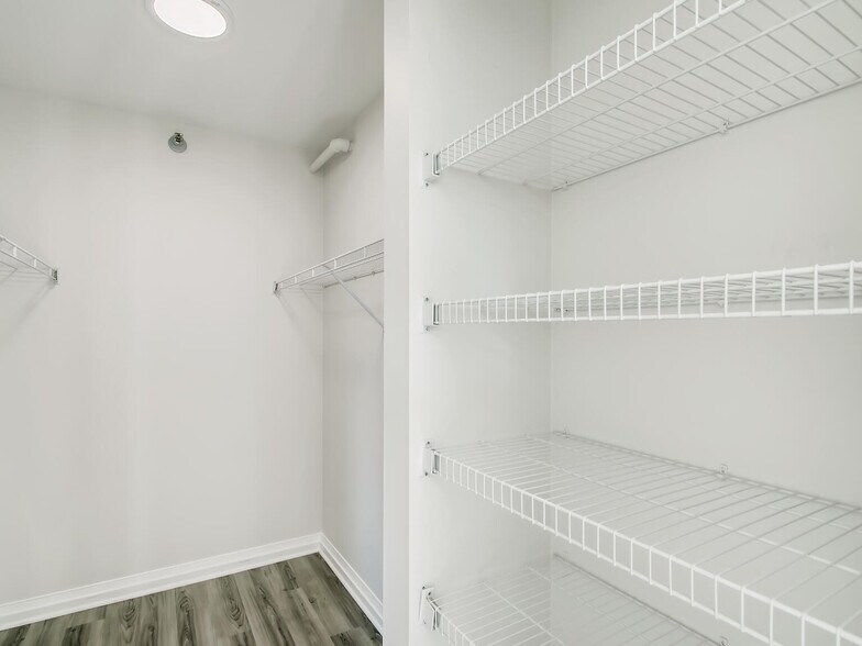 Building Photo - 33 W Ontario St