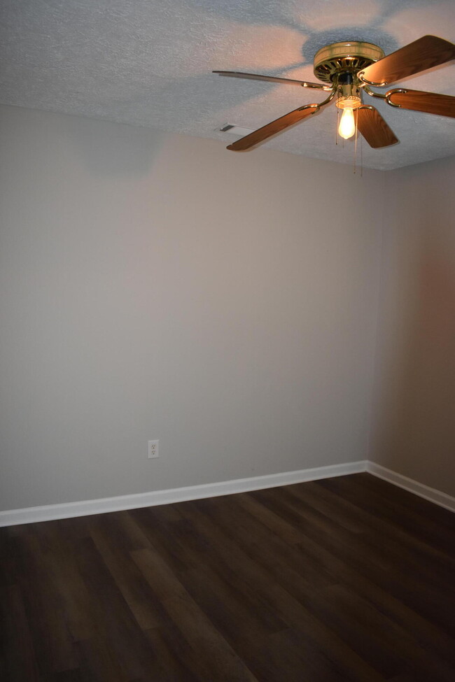 Building Photo - 4420 Summerlin Dr