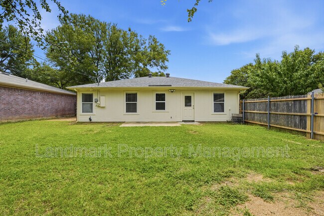 Building Photo - 1122 Hidden Creek Dr