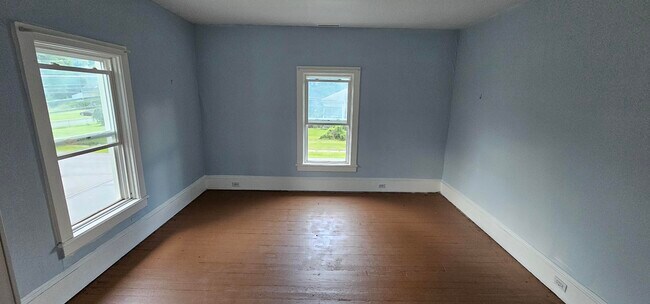 Building Photo - 38 River St