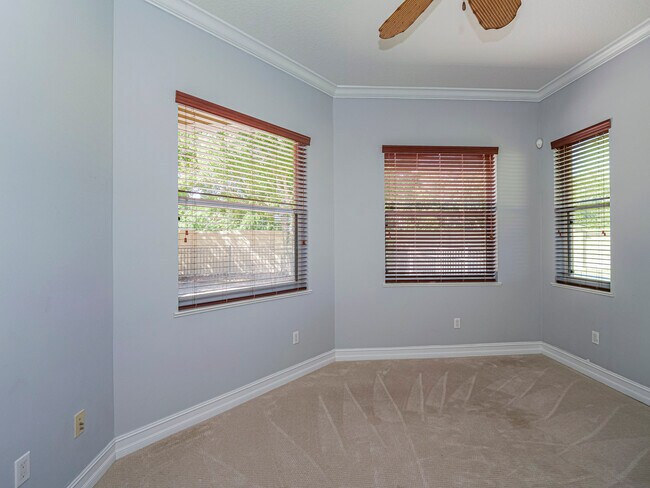 Building Photo - 1965 Bridgepointe Cir