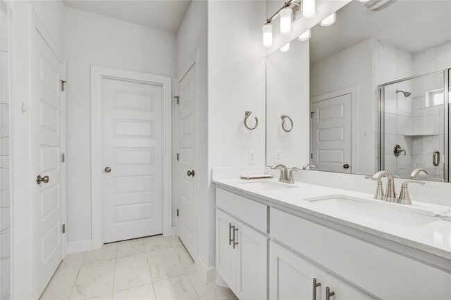 Building Photo - 2714 Sebring Cir