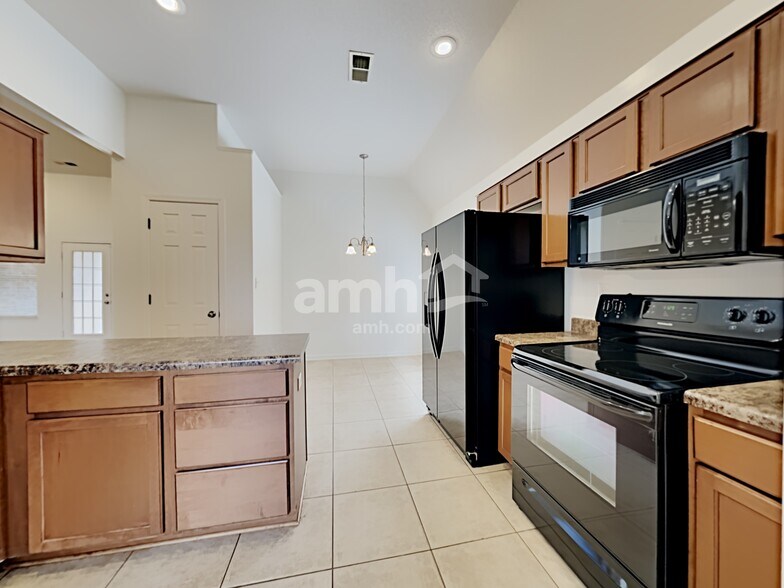 Building Photo - 1302 Jackson Pond Cir
