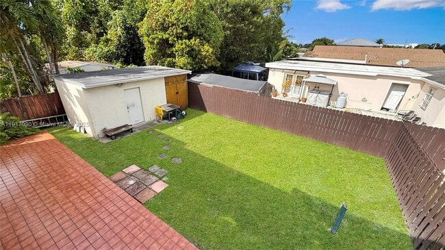 Building Photo - 8877 SW 36th St