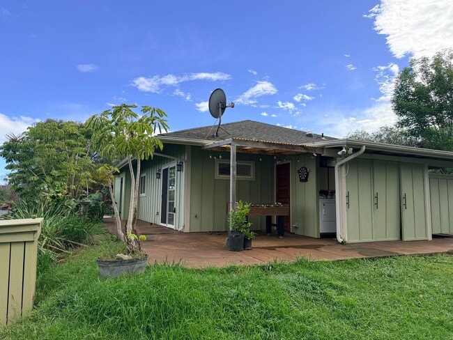 Building Photo - Piiholo Country Home