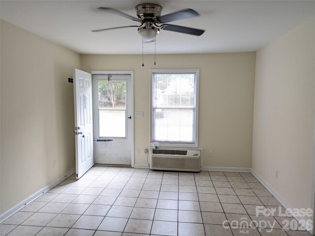 Building Photo - 252 Lytton St