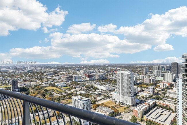 Building Photo - 1750 N Bayshore Dr