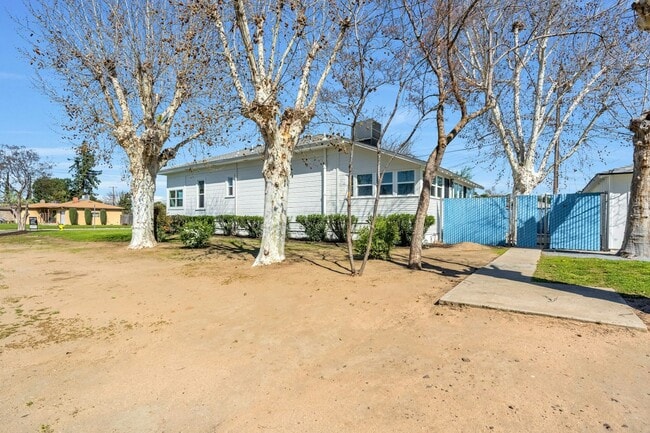 Building Photo - 406 Sierra Ave