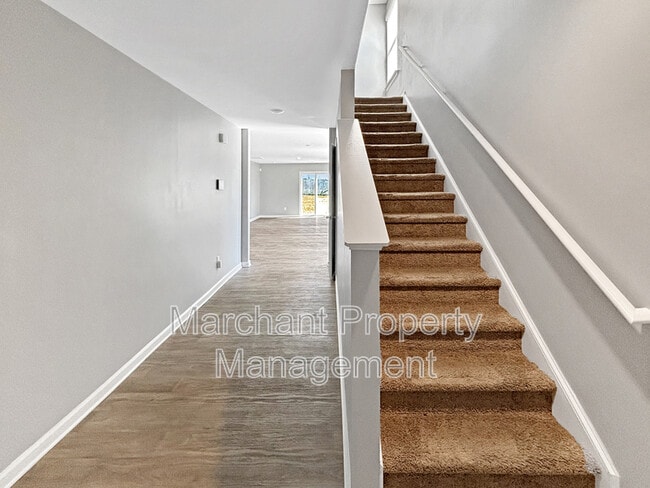 Building Photo - 106 Green Oak Dr