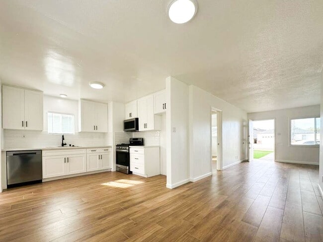 Building Photo - Updated 4BR Home in Lompoc with Spacious Yard — Move-In Ready!