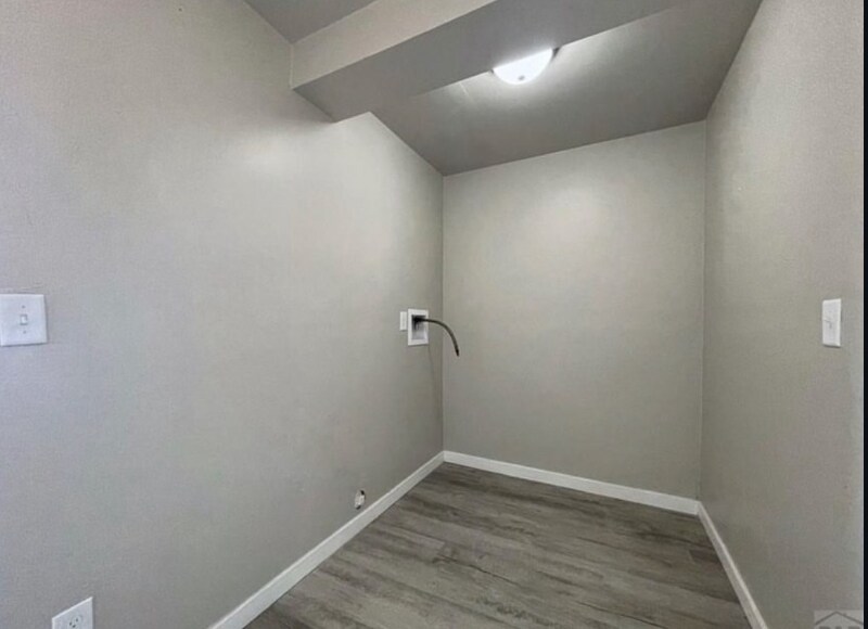 Building Photo - 3005 Temple Ln