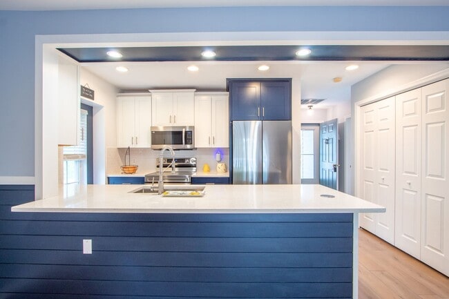 Building Photo - For Rent – Beautifully Updated Townhome in Gull Point a Waterfront Community