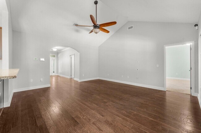 Building Photo - 132 Whispering Lake Dr